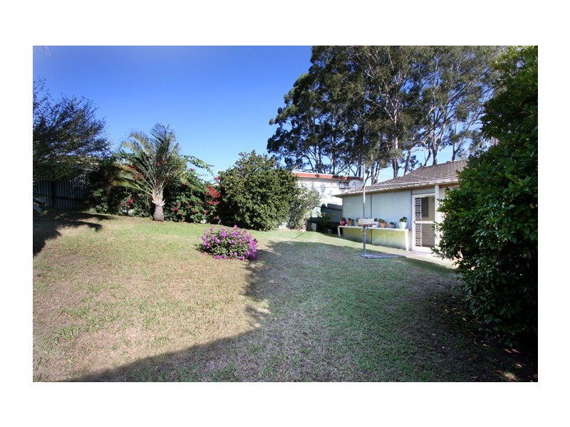 587 Pacific Highway, Wyoming NSW 2250