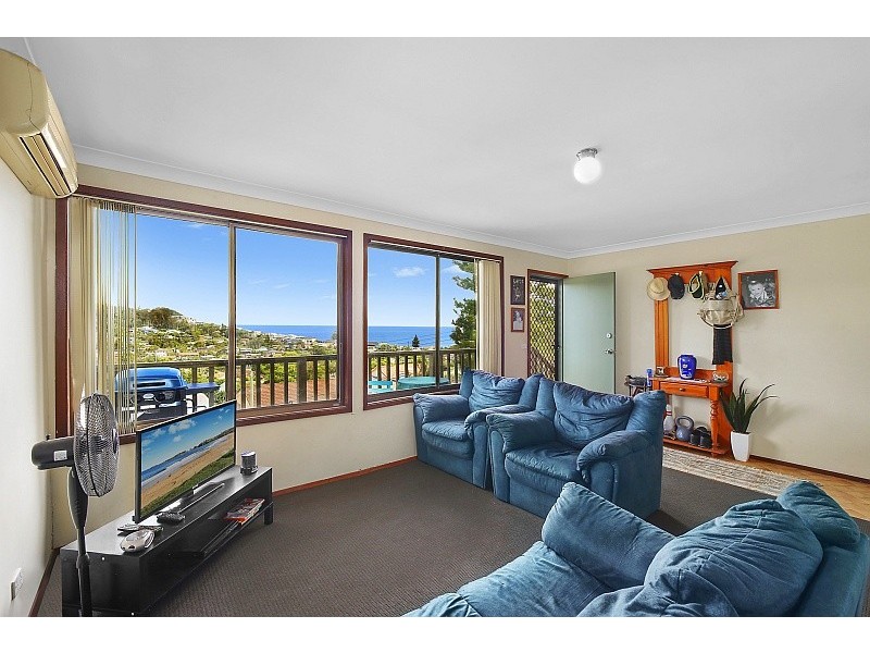 25 Fiesta Crescent, Copacabana NSW 2251