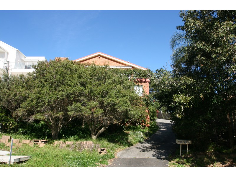 2/24 Maroomba Road, Terrigal NSW 2260