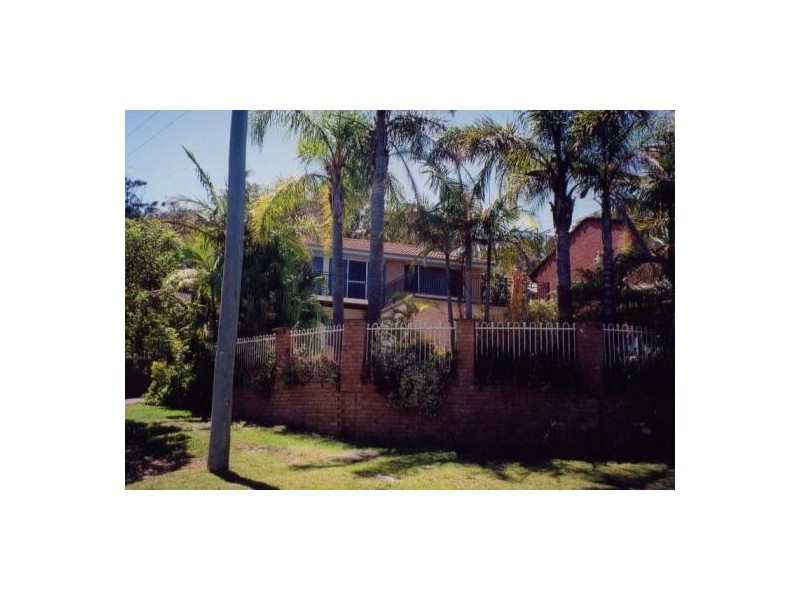 1 Noorong Avenue, Forresters Beach NSW 2260