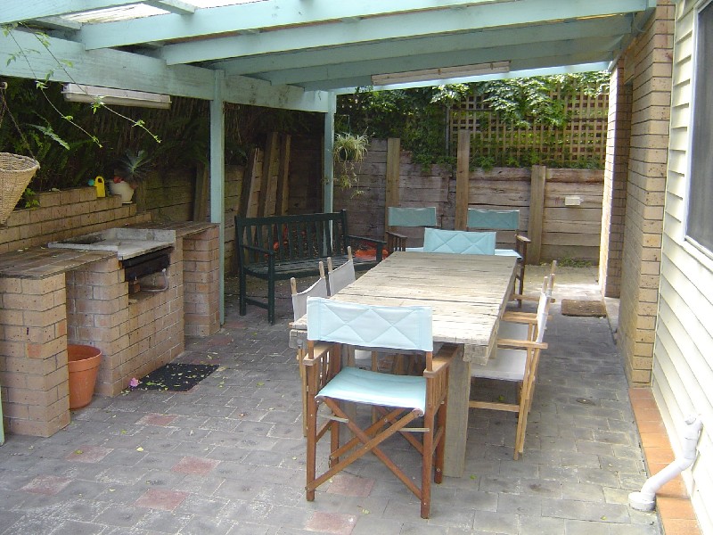 1 Noorong Avenue, Forresters Beach NSW 2260