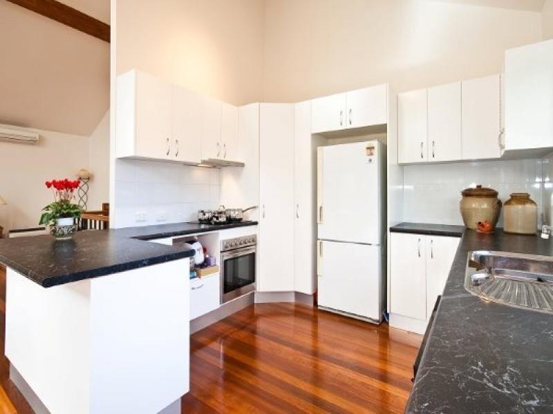 4 Bellevue Crescent, North Avoca NSW 2260