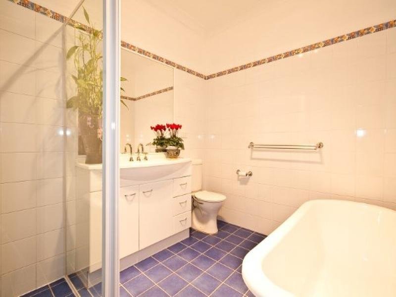 4 Bellevue Crescent, North Avoca NSW 2260