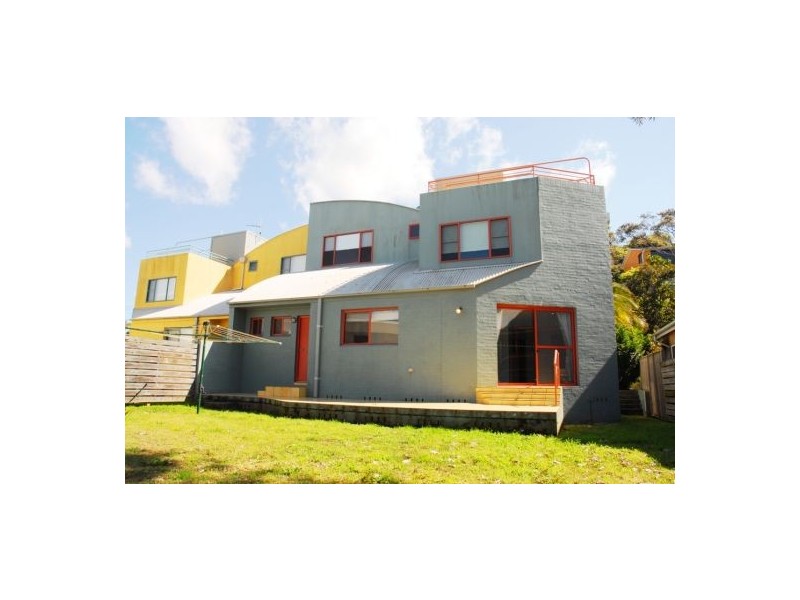 2b Elgatta Avenue, North Avoca NSW 2260