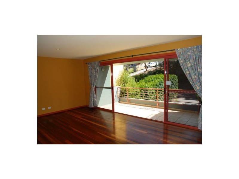 2b Elgatta Avenue, North Avoca NSW 2260