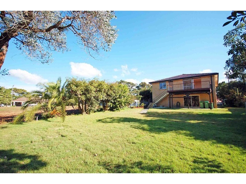 1 Eulalia Ave, Point Frederick NSW 2250