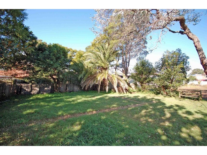 1 Eulalia Ave, Point Frederick NSW 2250