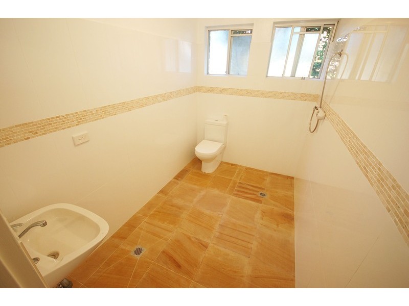 1 Eulalia Ave, Point Frederick NSW 2250