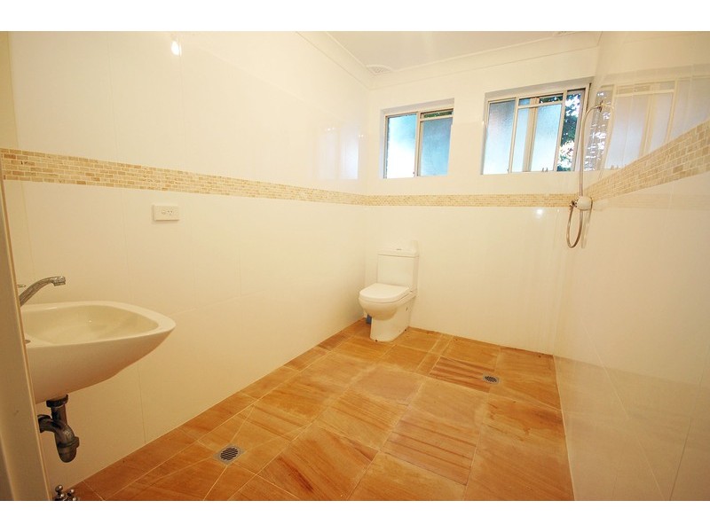 1 Eulalia Ave, Point Frederick NSW 2250