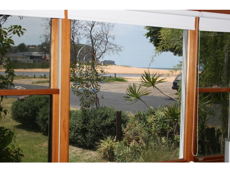 2/2 Ficus Ave, Avoca Beach NSW 2251