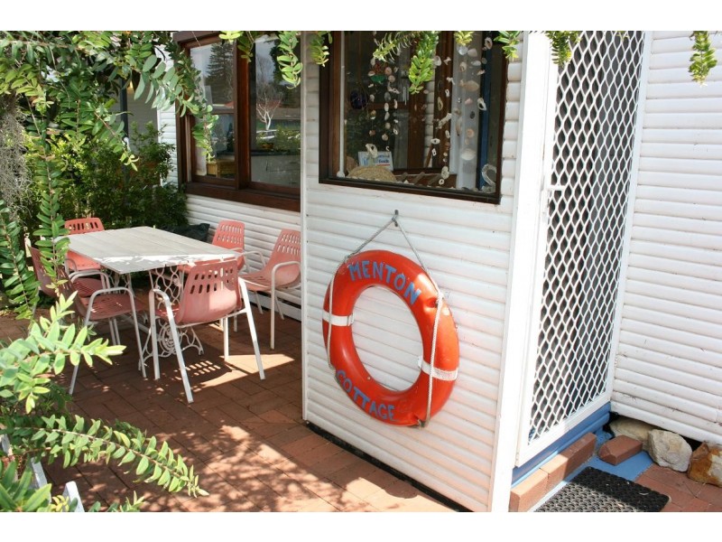 2/2 Ficus Ave, Avoca Beach NSW 2251