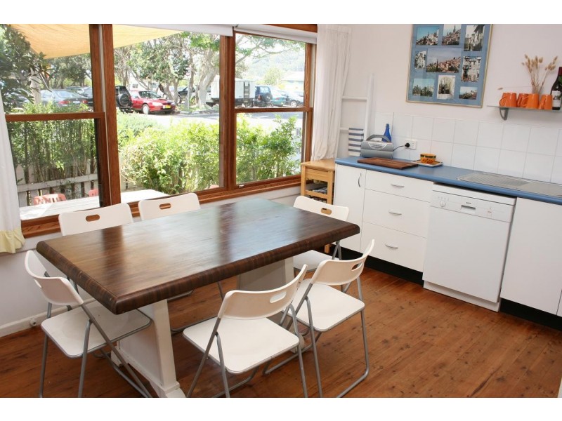 2/2 Ficus Ave, Avoca Beach NSW 2251