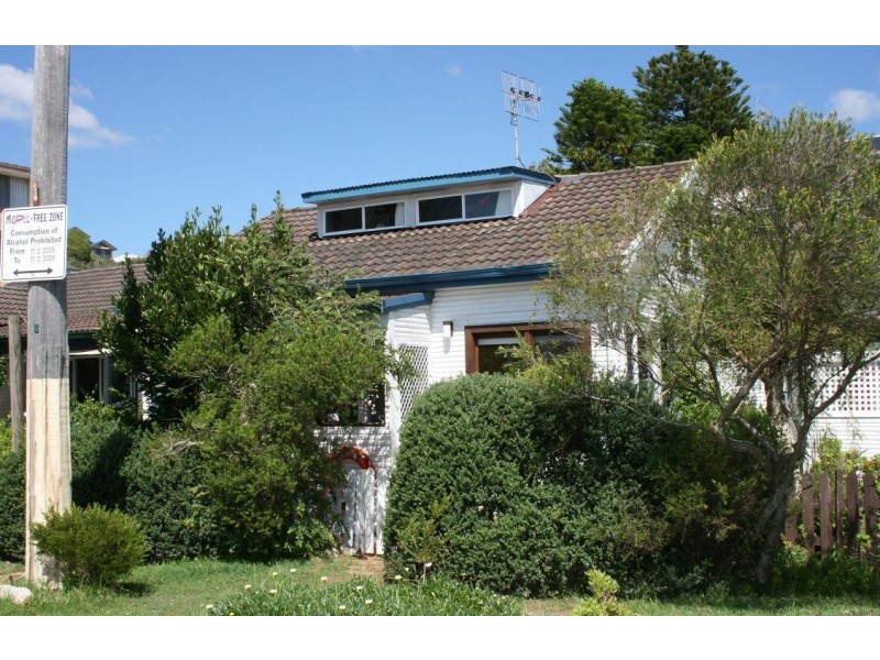 2/2 Ficus Ave, Avoca Beach NSW 2251