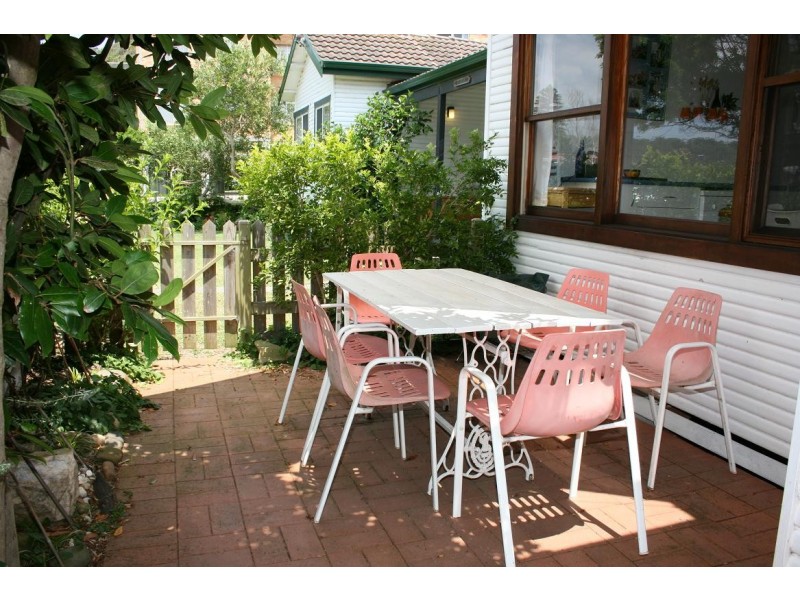 2/2 Ficus Ave, Avoca Beach NSW 2251