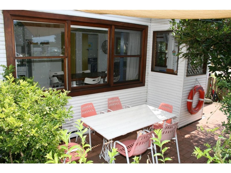 2/2 Ficus Ave, Avoca Beach NSW 2251