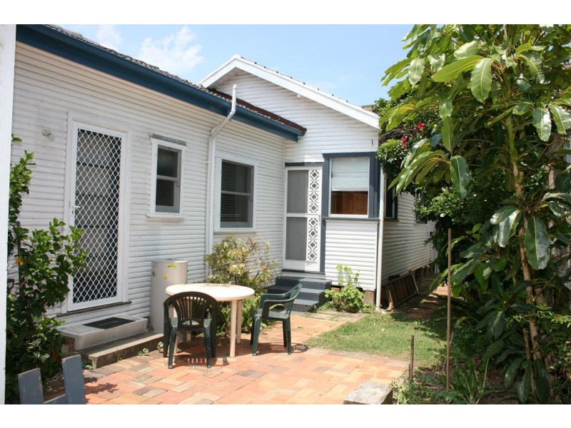 2/2 Ficus Ave, Avoca Beach NSW 2251