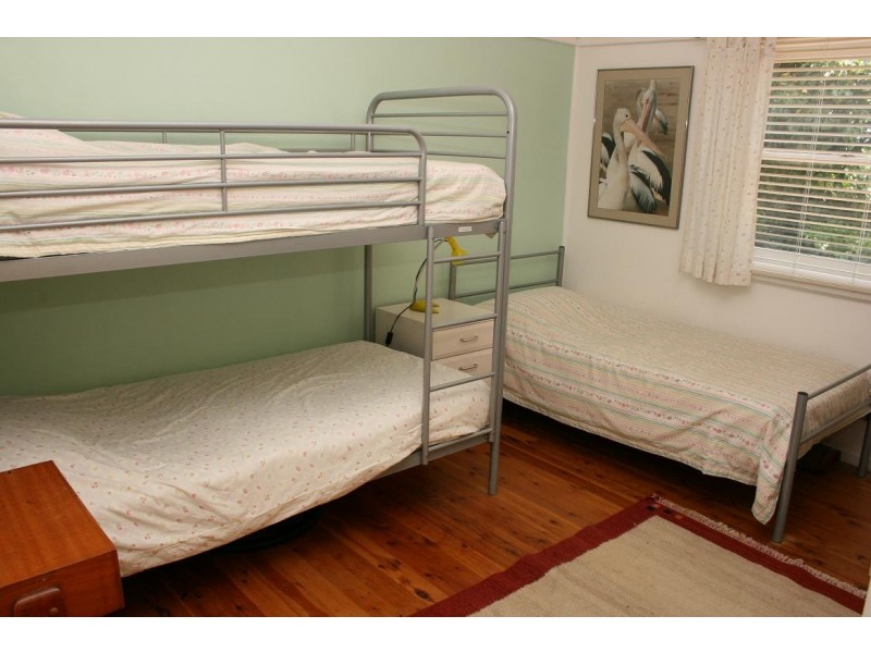 2/2 Ficus Ave, Avoca Beach NSW 2251