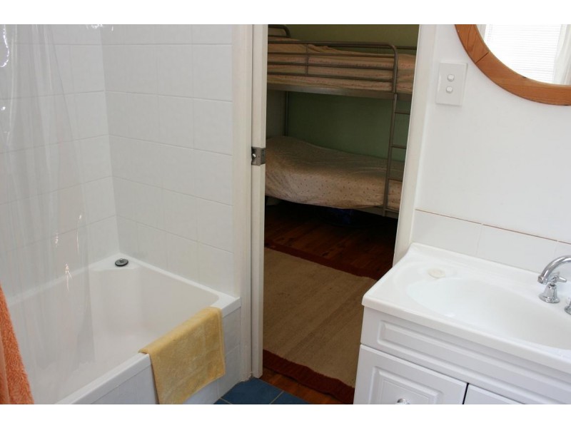 2/2 Ficus Ave, Avoca Beach NSW 2251