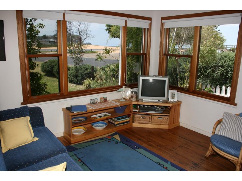 2/2 Ficus Ave, Avoca Beach NSW 2251