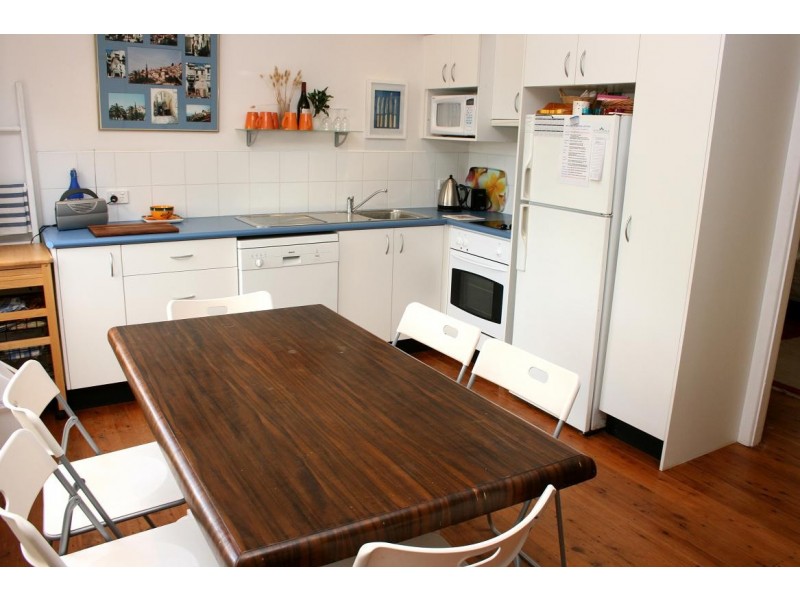 2/2 Ficus Ave, Avoca Beach NSW 2251