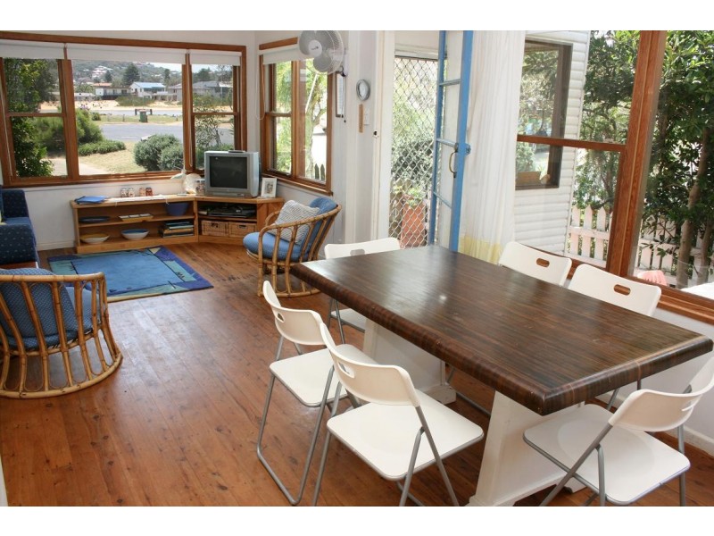 2/2 Ficus Ave, Avoca Beach NSW 2251