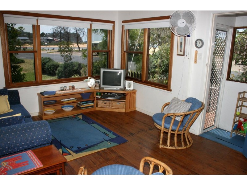 2/2 Ficus Ave, Avoca Beach NSW 2251