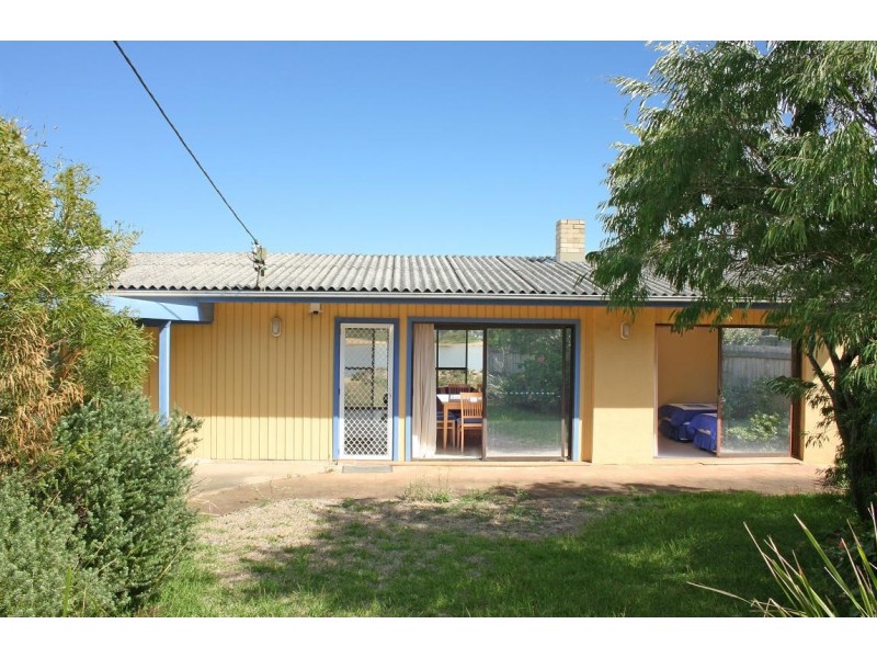 18 Bareena Ave, North Avoca NSW 2260