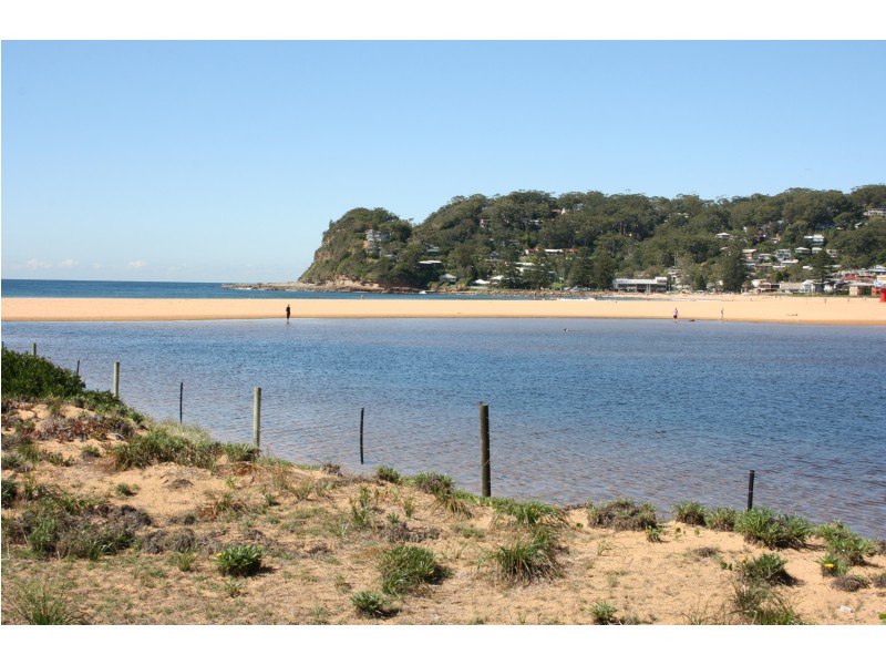 18 Bareena Ave, North Avoca NSW 2260