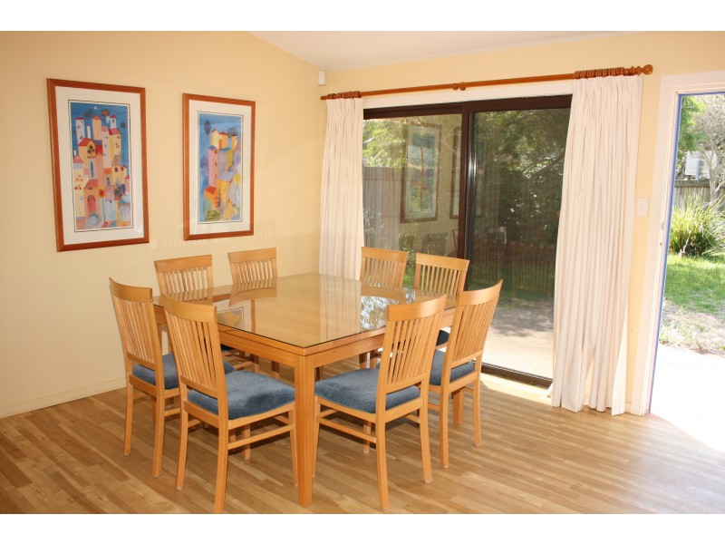 18 Bareena Ave, North Avoca NSW 2260