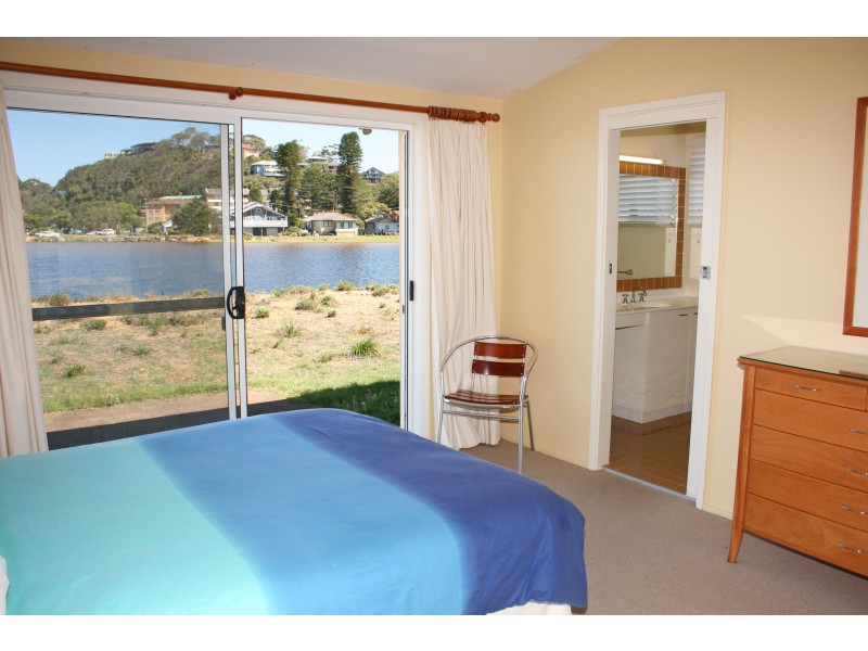 18 Bareena Ave, North Avoca NSW 2260