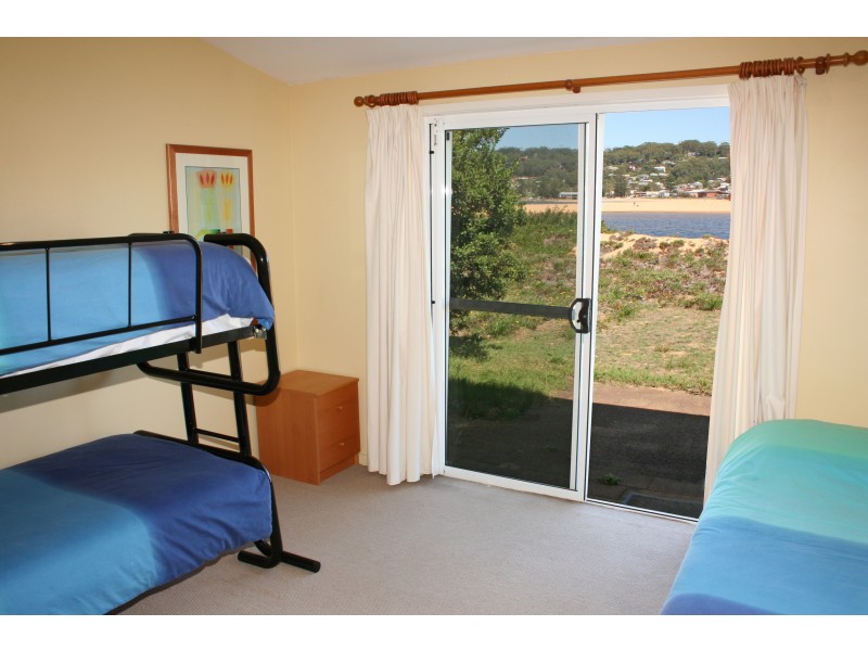 18 Bareena Ave, North Avoca NSW 2260