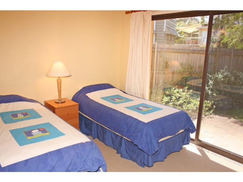 18 Bareena Ave, North Avoca NSW 2260