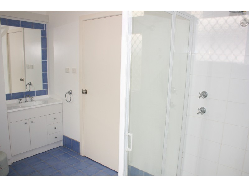 18 Bareena Ave, North Avoca NSW 2260