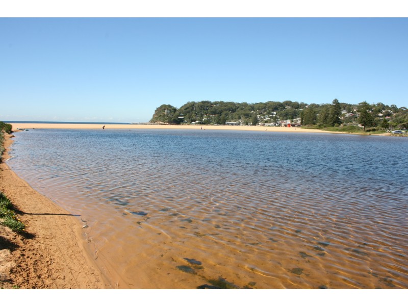 18 Bareena Ave, North Avoca NSW 2260