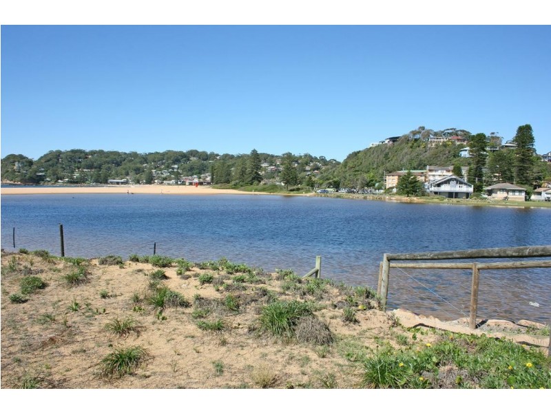 18 Bareena Ave, North Avoca NSW 2260