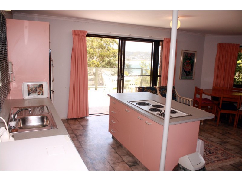 30 Fairscene Cres, Avoca Beach NSW 2251