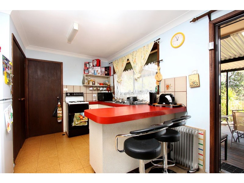 27 Premier Way, Bateau Bay NSW 2261