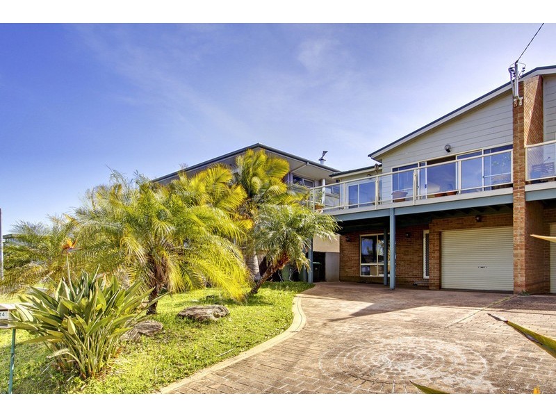 14 Warren Avenue, Avoca Beach NSW 2251