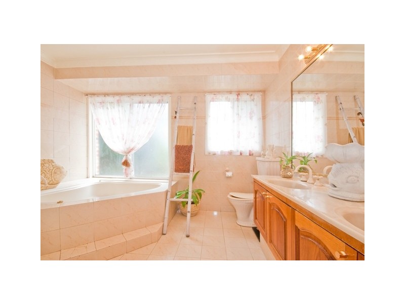 5 Highland Rd, Green Point NSW 2251