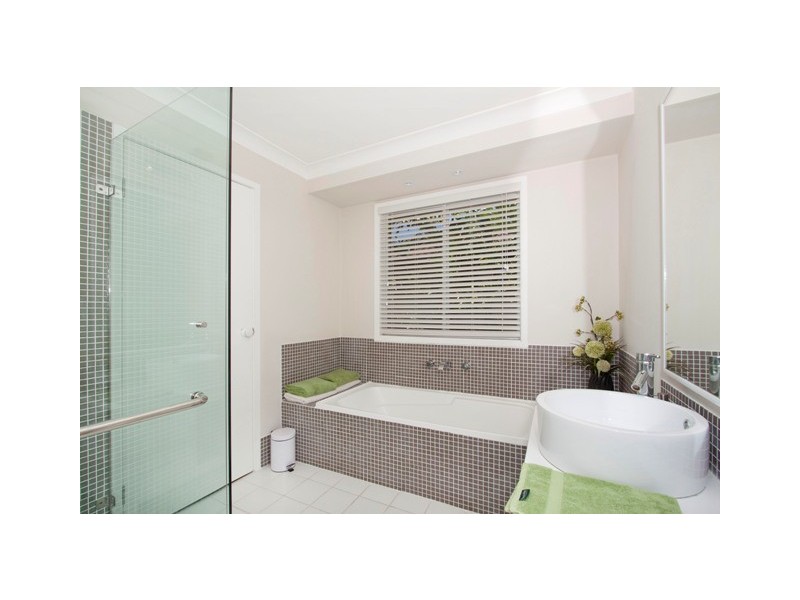 2 Kareel Close, Erina NSW 2250
