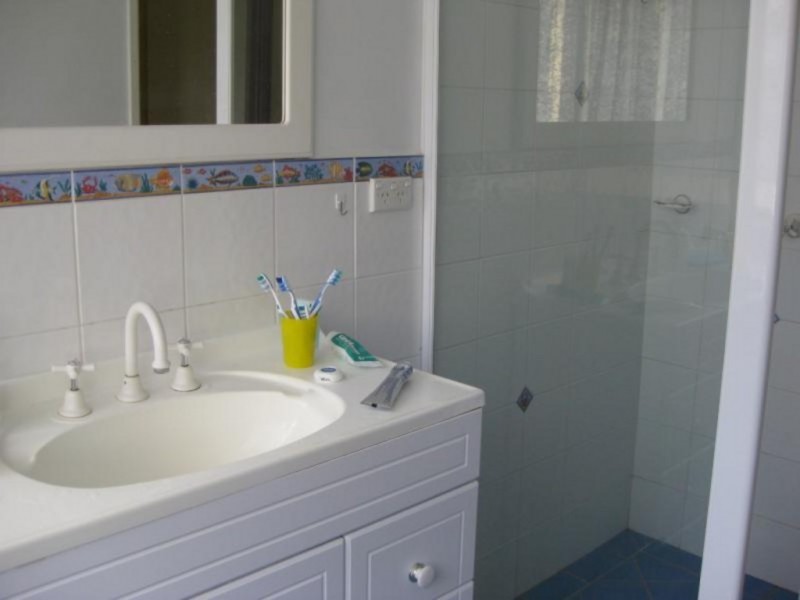 4 John Street, Forresters Beach NSW 2260