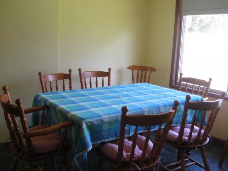 4 John Street, Forresters Beach NSW 2260