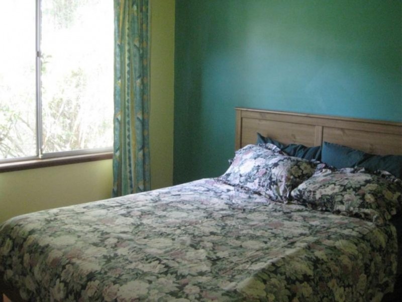 4 John Street, Forresters Beach NSW 2260