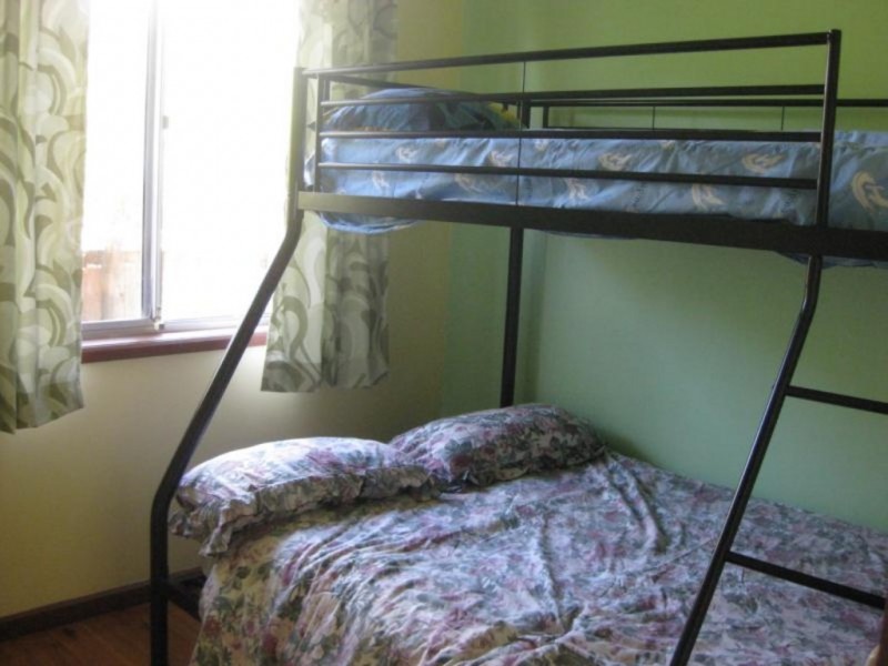 4 John Street, Forresters Beach NSW 2260