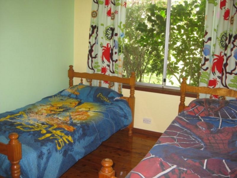 4 John Street, Forresters Beach NSW 2260