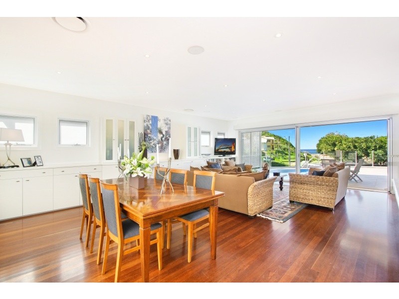 43 North Avoca Parade, North Avoca NSW 2260