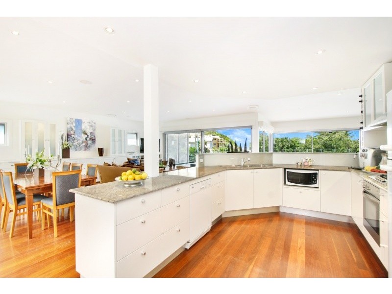 43 North Avoca Parade, North Avoca NSW 2260