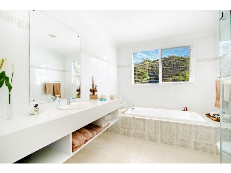 43 North Avoca Parade, North Avoca NSW 2260