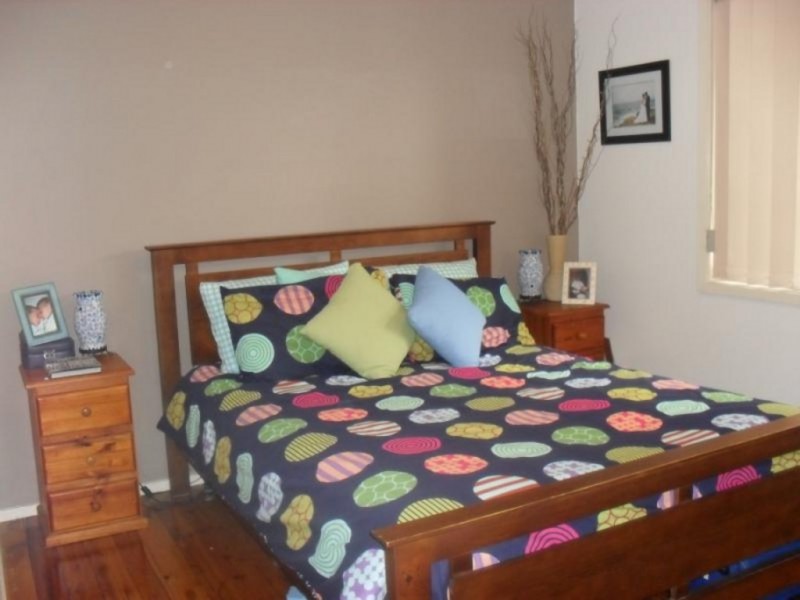 10 Vista Parade, Bateau Bay NSW 2261