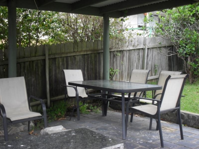 10 Vista Parade, Bateau Bay NSW 2261